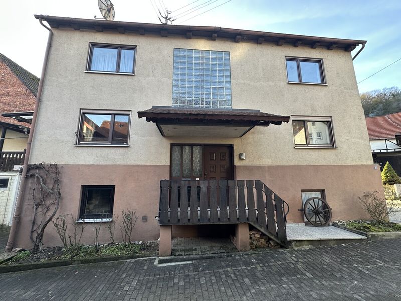 Charaktervoller Hof mit Haus, Garage und Nebengebäuden!
